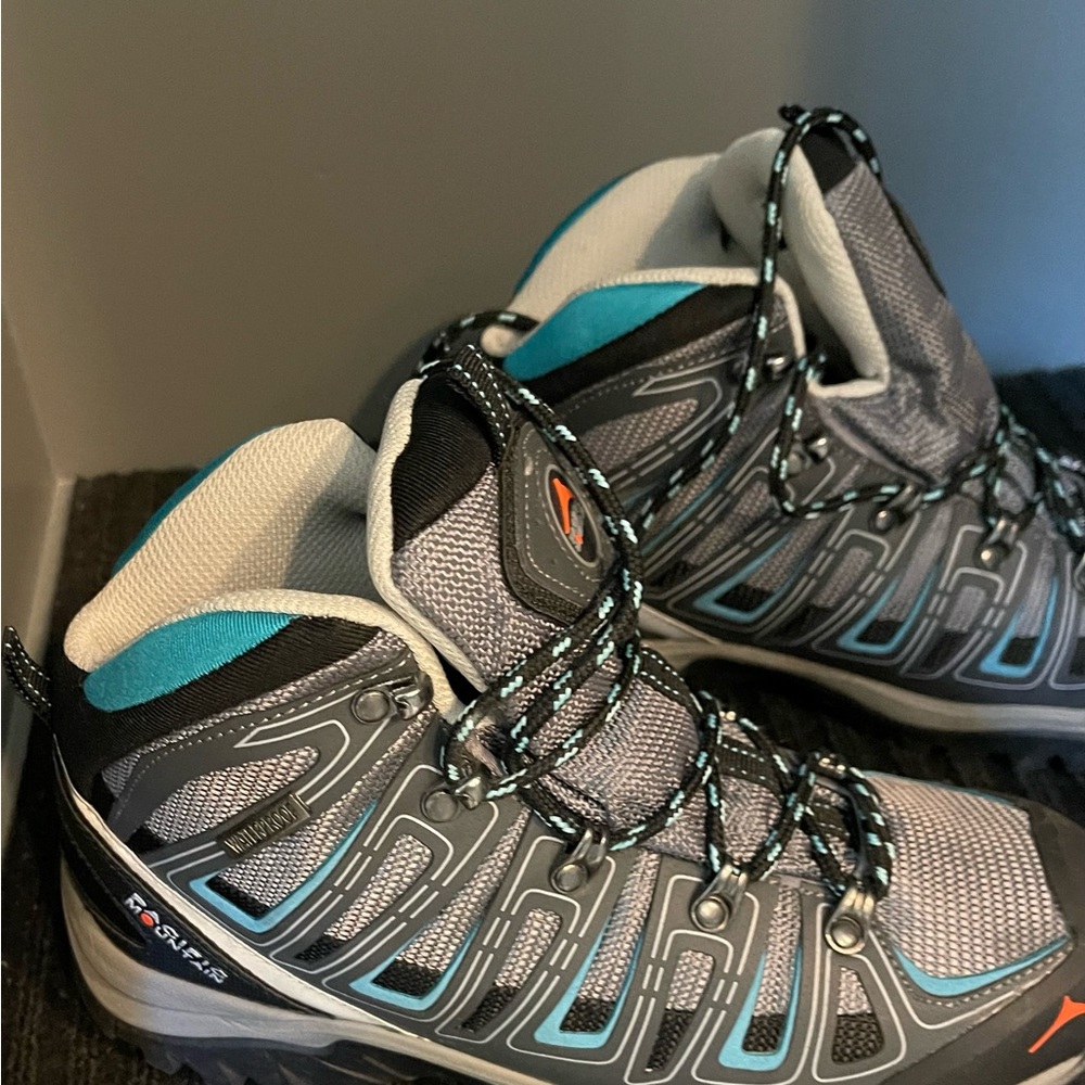 Women’s Pacific Mountainain Incline hiking boots